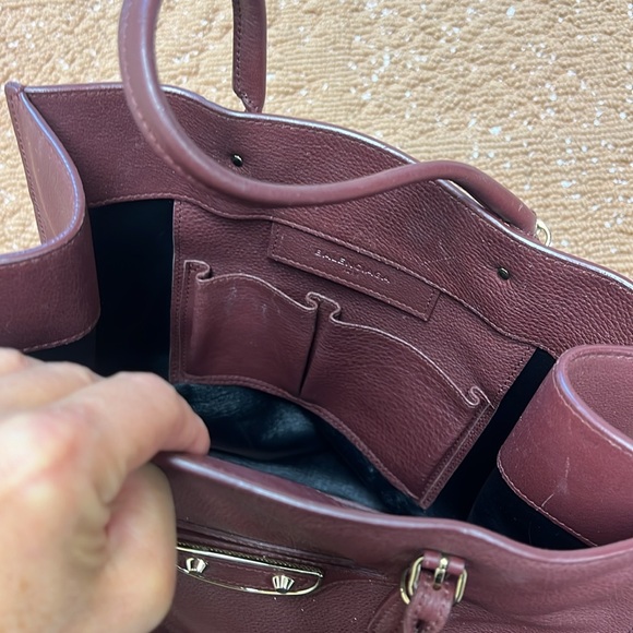 BALENCIAGA Large Metallic Edge City tote Burgundy - Picture 13 of 14